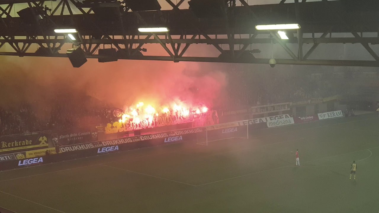 Vuurwerk in het PLS voor aanvang van Roda JC tegen NAC