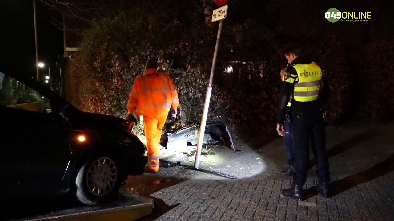 Auto rijdt in heg in Bocholtz, bestuurder gewond