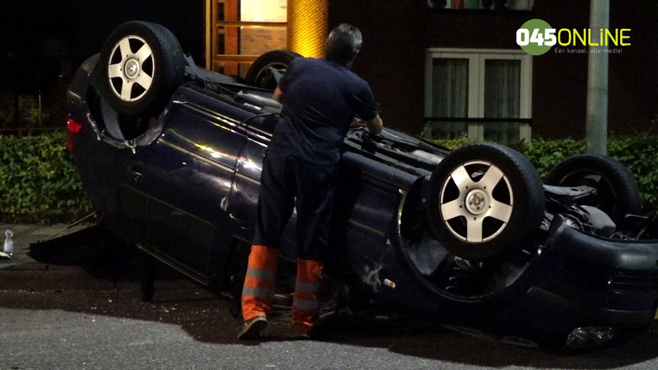 Auto slaat over de kop in Hoensbroek, bestuurster gewond
