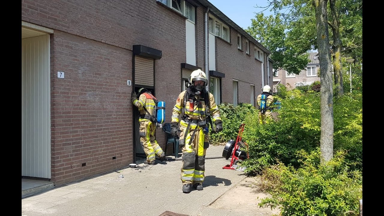 Buitenbrand in Heerlen slaat over naar woning