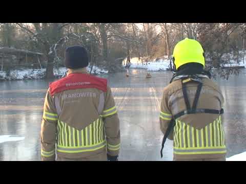 TVEllef: Brandweer oefent redding op het ijs in Tegelen