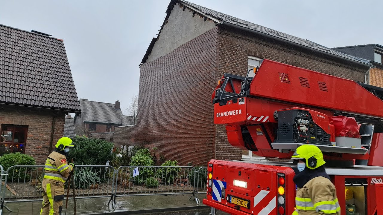 Na gevel dreigt nu dak van huis in Kerkrade te waaien